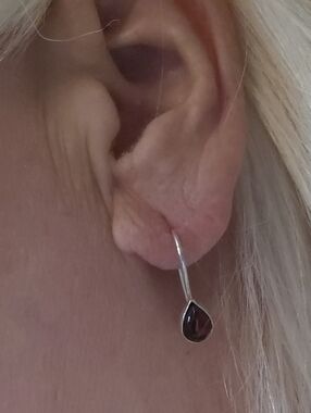 10K WHITE GOLD GARNETT CABOCHON EARRINGS 1.74 Grams